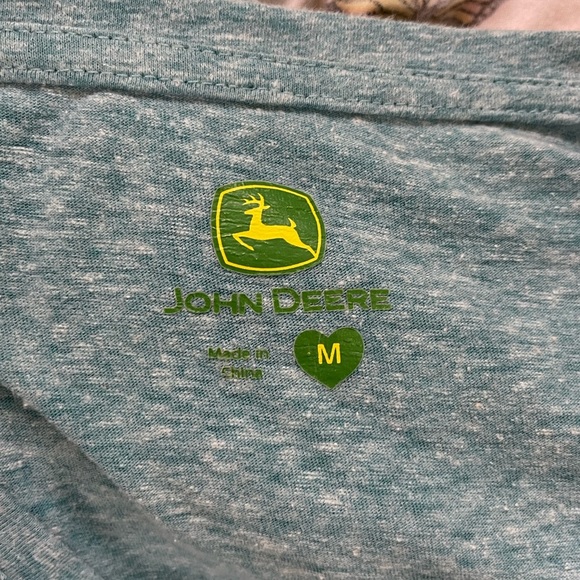 John Deere Glittery Love V-Neck Size Medium - Picture 4 of 4